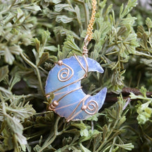 Load image into Gallery viewer, Mystic Moon Necklace