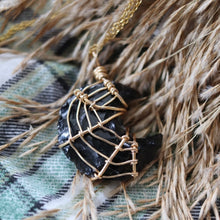 Load image into Gallery viewer, Black Widow Necklace