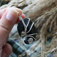 Load image into Gallery viewer, Black Widow Necklace