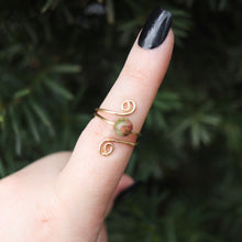 Load image into Gallery viewer, Tis The Season Spiral Ring