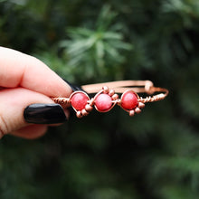 Load image into Gallery viewer, Under The Mistletoe Beaded Bracelet